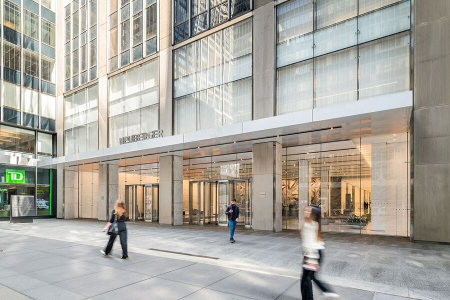 1290 AVENUE OF THE AMERICAS Building