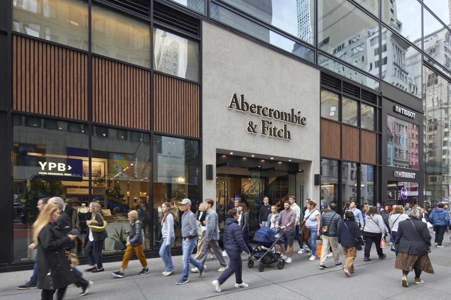 Crowded street in front of abercrobmie and fitch