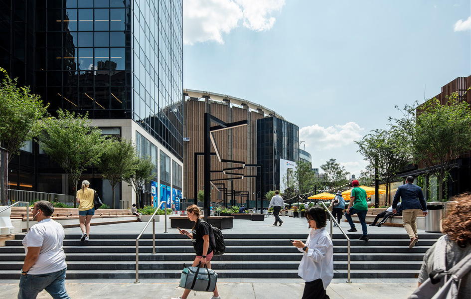 Exterior of Penn 1 on Plaza 33 - Pedestrian Courty