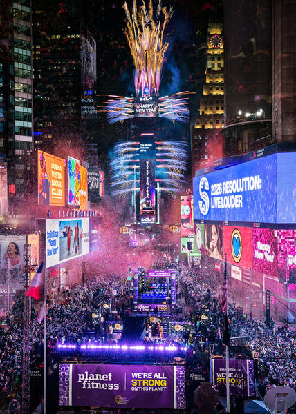 1535 BROADWAY Building